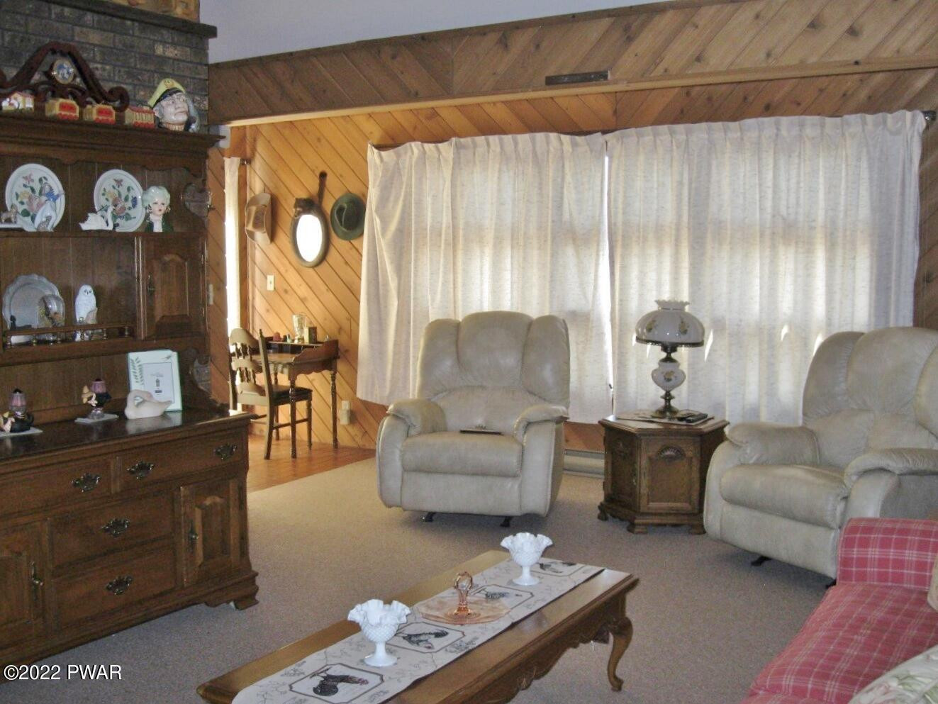 4-LIVING ROOM