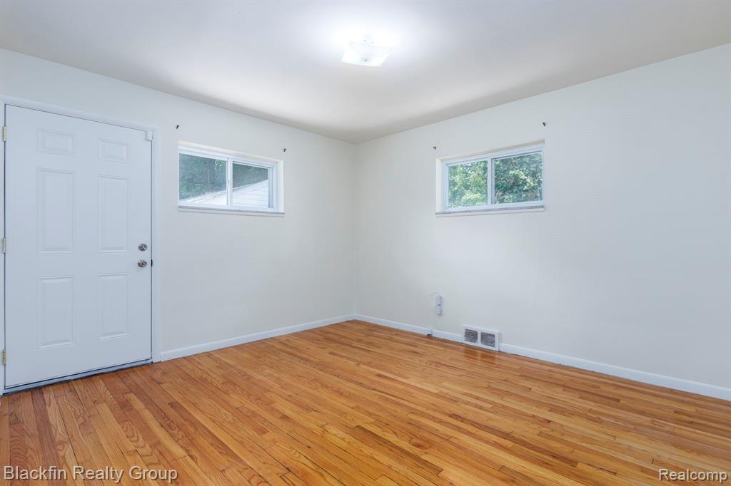 24641 Ridgedale Street Oak Park, MI 48237 - Photo 14 of 27