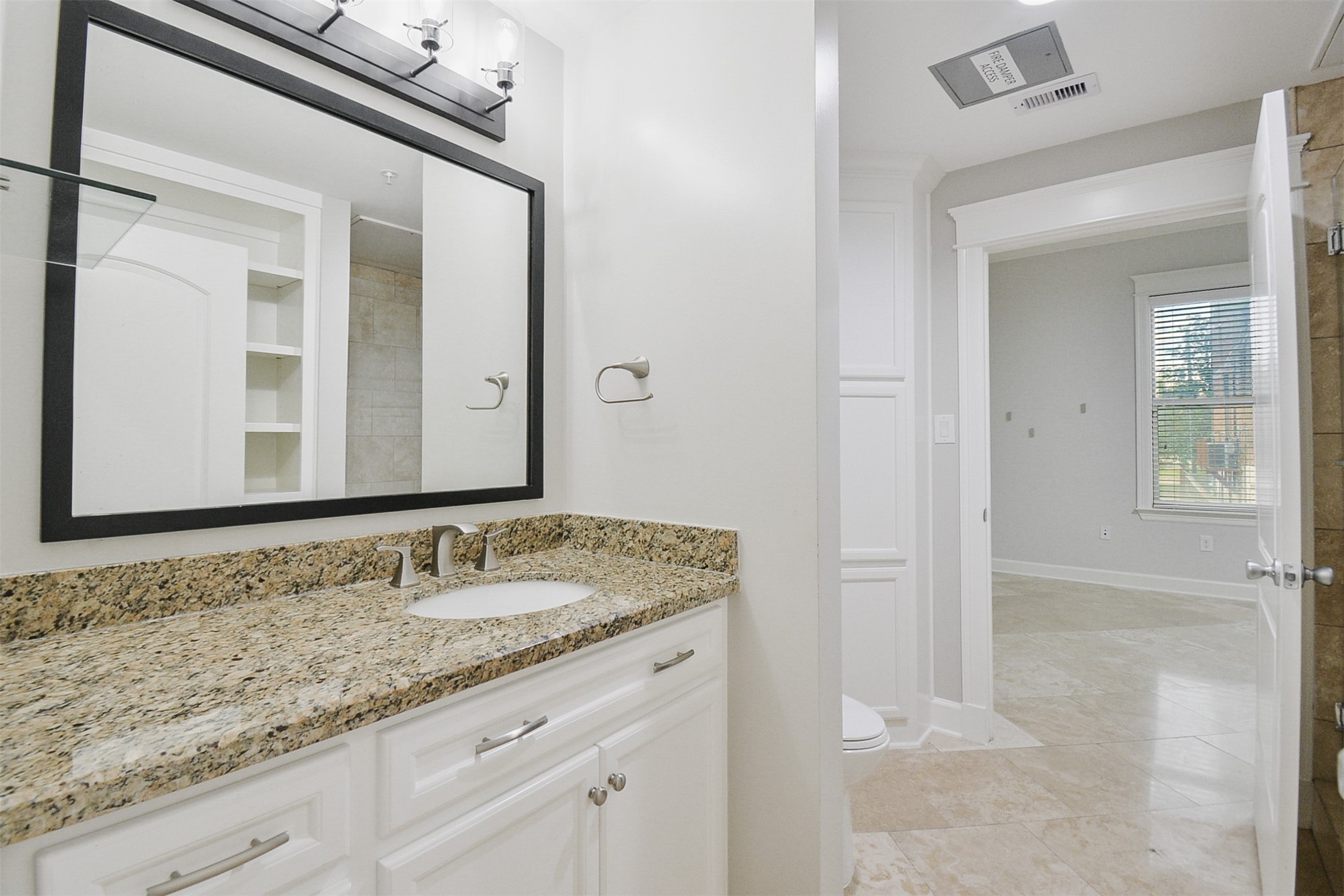 2802 Morrison Street, Unit 109 Houston, TX 77009 - Photo 13 of 40 Bathroom.