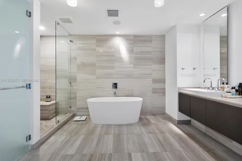 $1,875,000 | 3250 Northeast 188th Street, Unit 608, Aventura, FL 33180