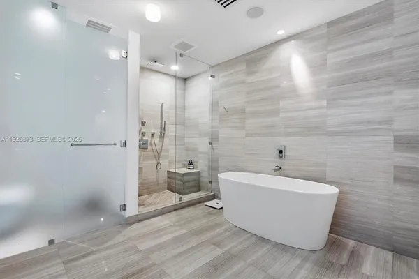 $1,875,000 | 3250 Northeast 188th Street, Unit 608, Aventura, FL 33180