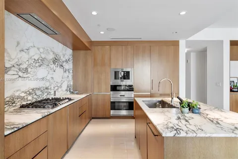 $1,875,000 | 3250 Northeast 188th Street, Unit 608, Aventura, FL 33180