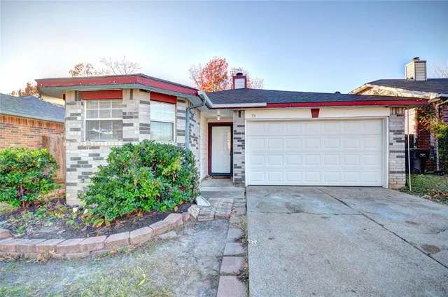a front view of house with yard