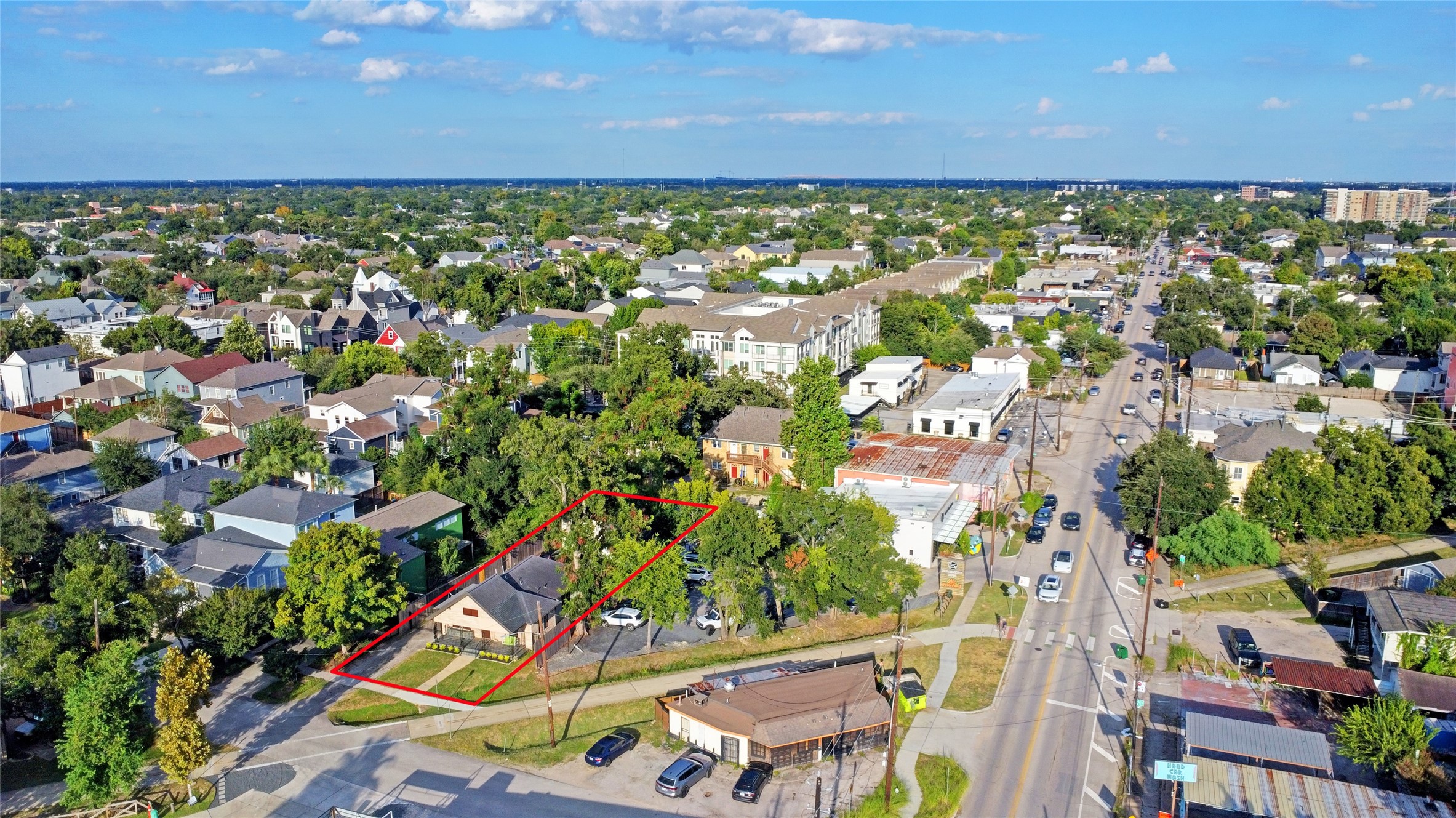 610 Columbia Street Houston, TX 77007 - Photo 23 of 24 Aerial view looking east shows White Oak Dr and the hike & bike trail.