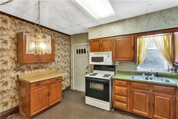 $75,000 | 733 North Warren Avenue, Apollo, PA 15613