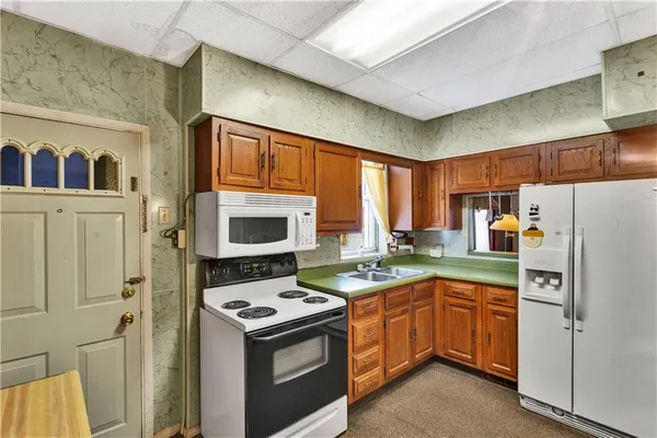 $75,000 | 733 North Warren Avenue, Apollo, PA 15613