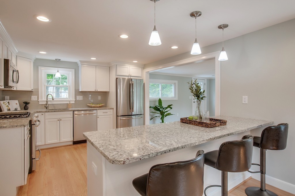 10 Foster Road Bedford, MA 01730 - Photo 2 of 27