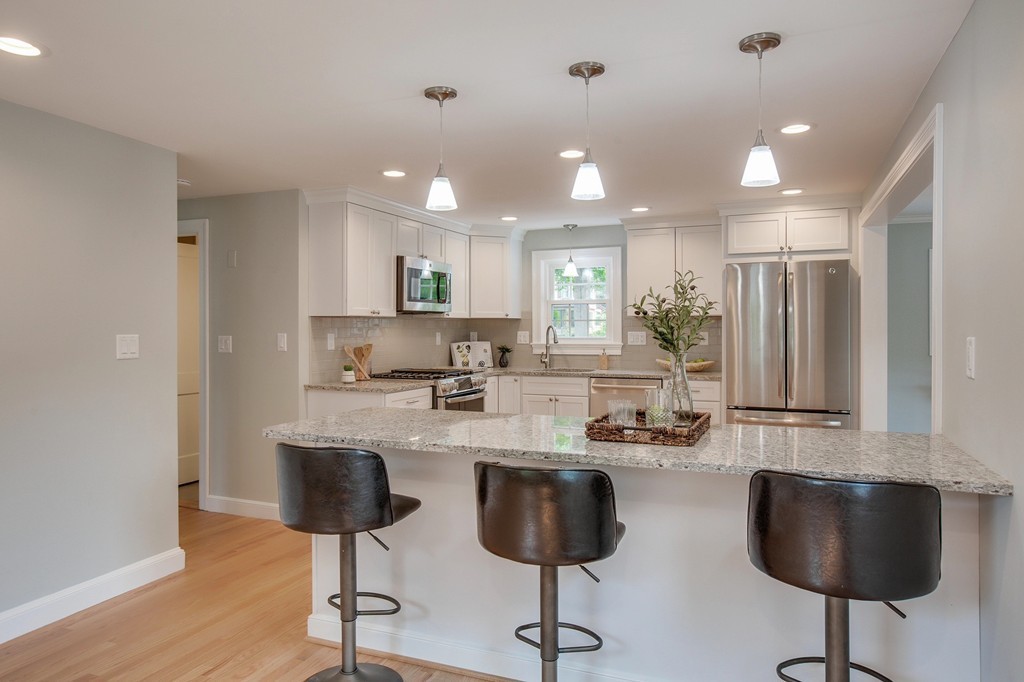 10 Foster Road Bedford, MA 01730 - Photo 3 of 27