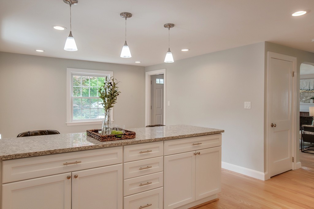 10 Foster Road Bedford, MA 01730 - Photo 8 of 27