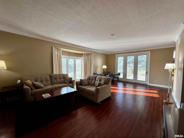 $565,000 | 2001 Wigwam Hollow Road, Macomb, IL 61455