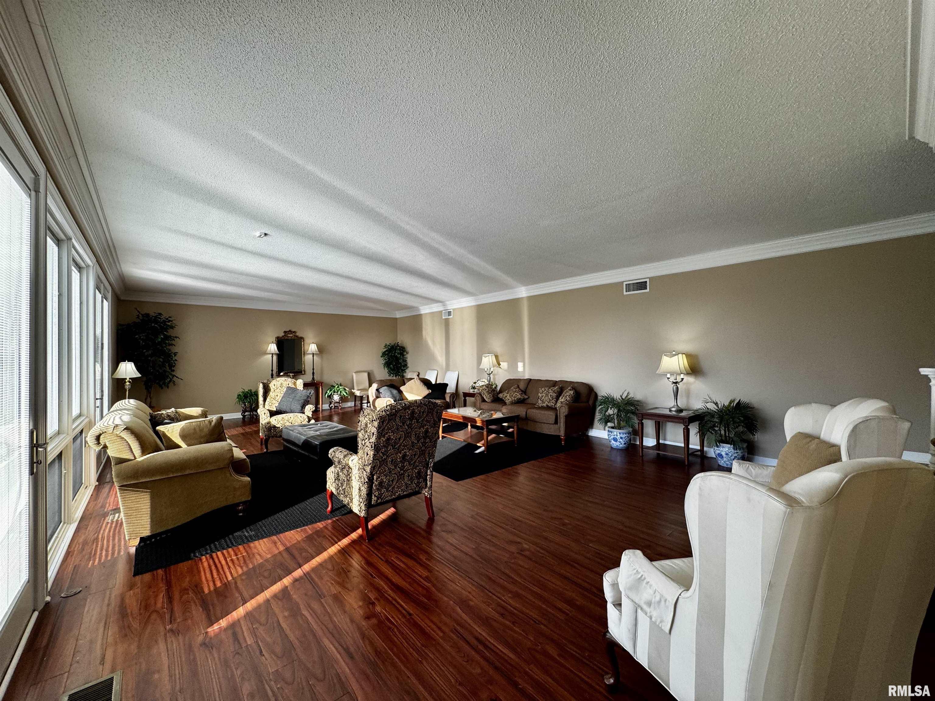 2001 Wigwam Hollow Road Macomb, IL 61455 - Photo 5 of 48