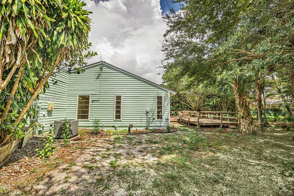 4882 Southeast Bayshore Terrace Stuart, FL 34997 - Photo 16 of 56 a backyard of a house with table and chairs