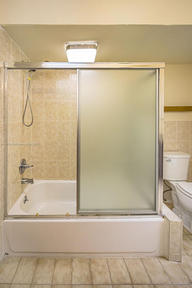 4882 Southeast Bayshore Terrace Stuart, FL 34997 - Photo 38 of 56 a bathroom with a shower and a bath tub