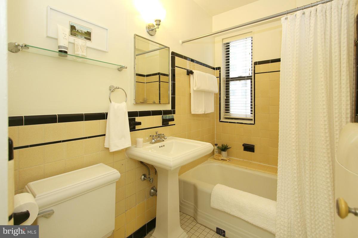 1 Scott Circle Northwest, Unit 317 Washington, DC 20005 - Photo 8 of 15 Bath