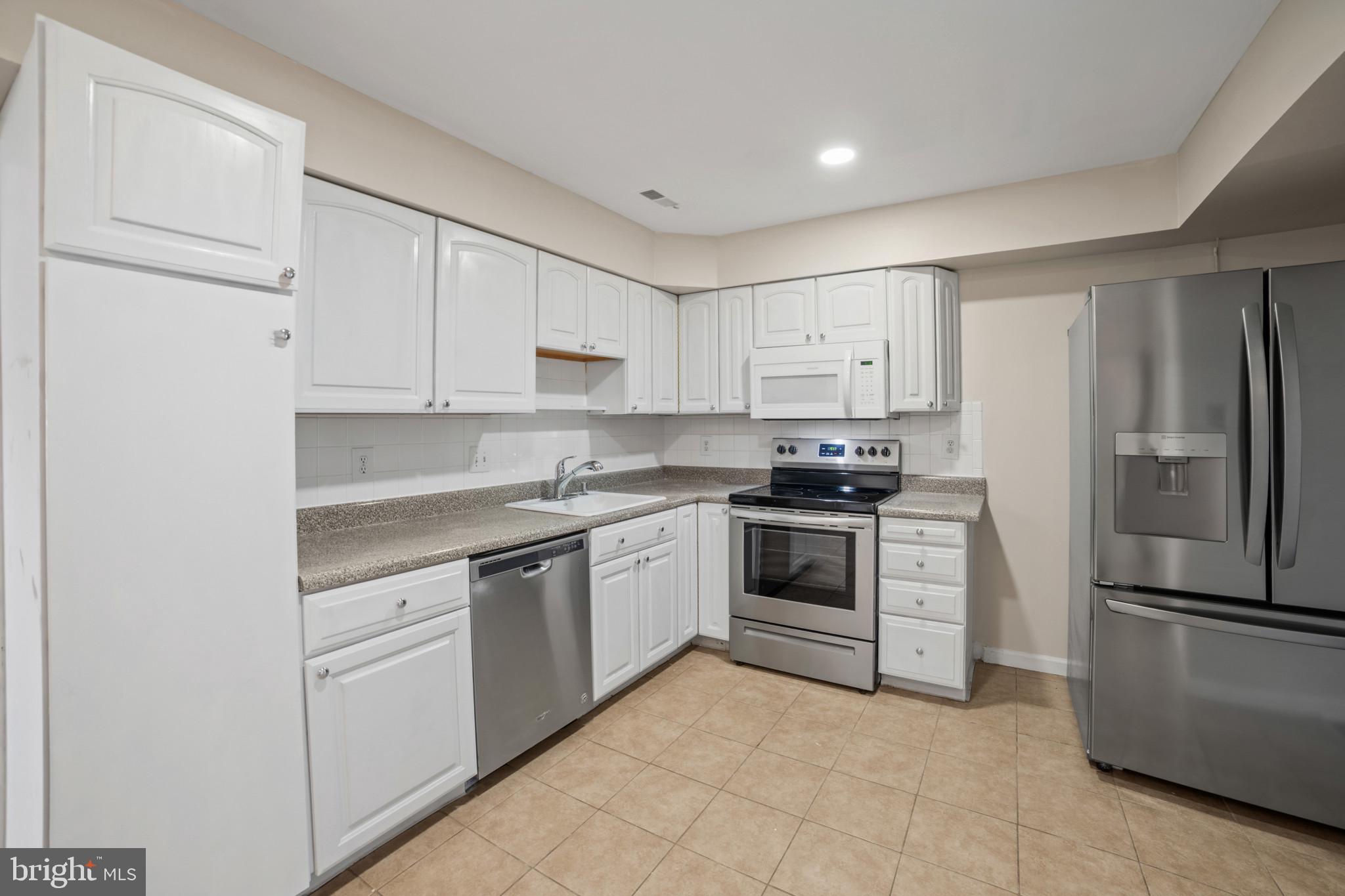 109 Stratton Lane Mount Laurel, NJ 08054 - Photo 11 of 23 Kitchen