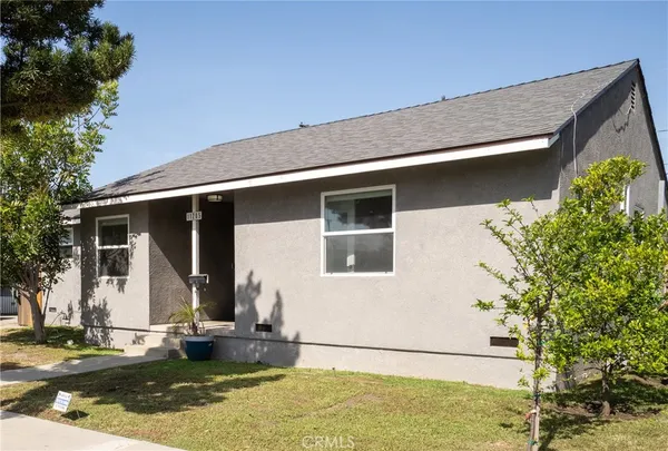 a front view of house with yard