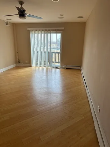 $1,795 | 8232 Niles Center Road, Unit 404, Skokie, IL 60077