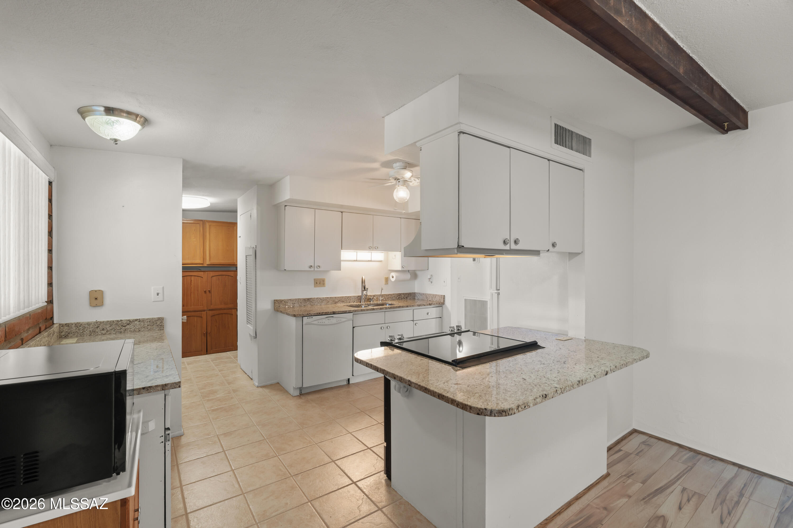 7640 West Maverick Road Sahuarita, AZ 85629 - Photo 9 of 27 Kitchen