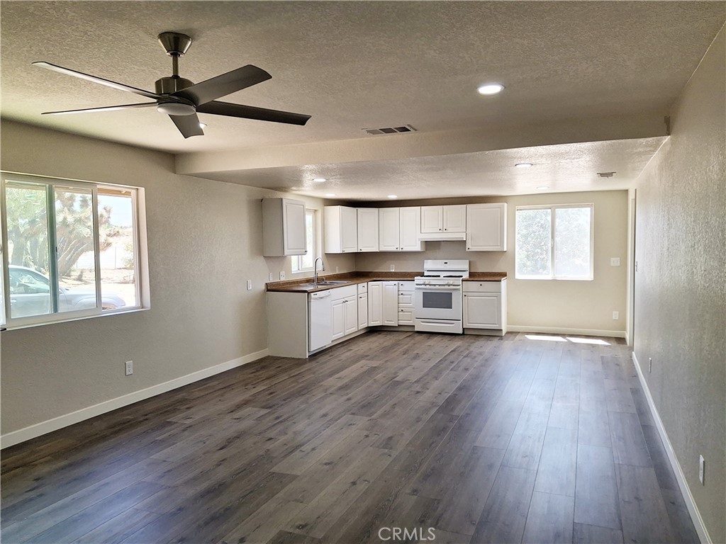 6906 Phelan Road Phelan, CA 92371 - Photo 3 of 11
