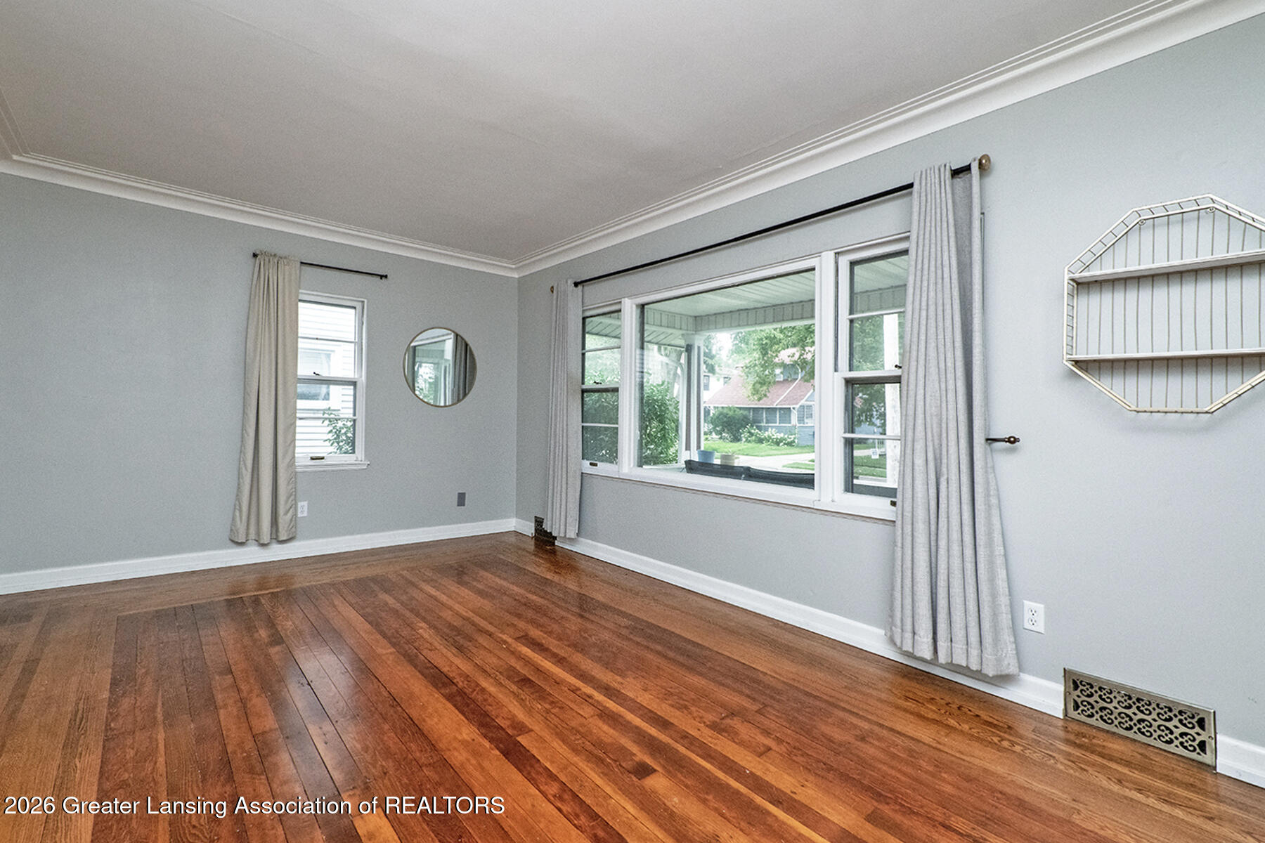 1718 Drexel Road Lansing, MI 48915 - Photo 5 of 19 Living Room