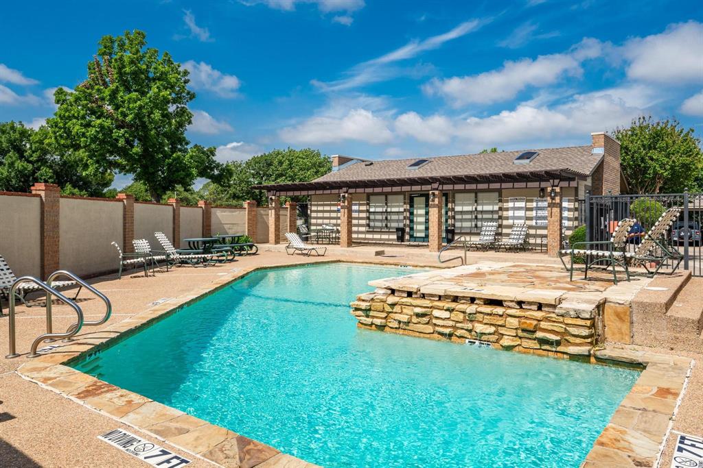 322 West Harwood Road, Unit B Hurst, TX 76054 - Photo 33 of 34
