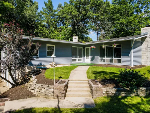 $409,900 | 621 Hawthorne Court, Carpentersville, IL 60110