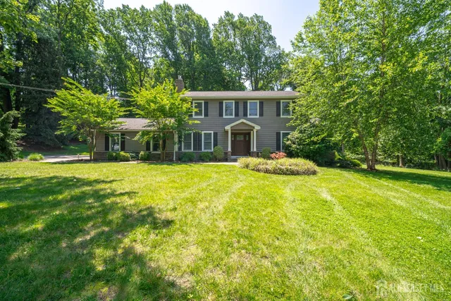 $1,125,000 | 5 Wedgewood Lane, Holmdel, NJ 07733