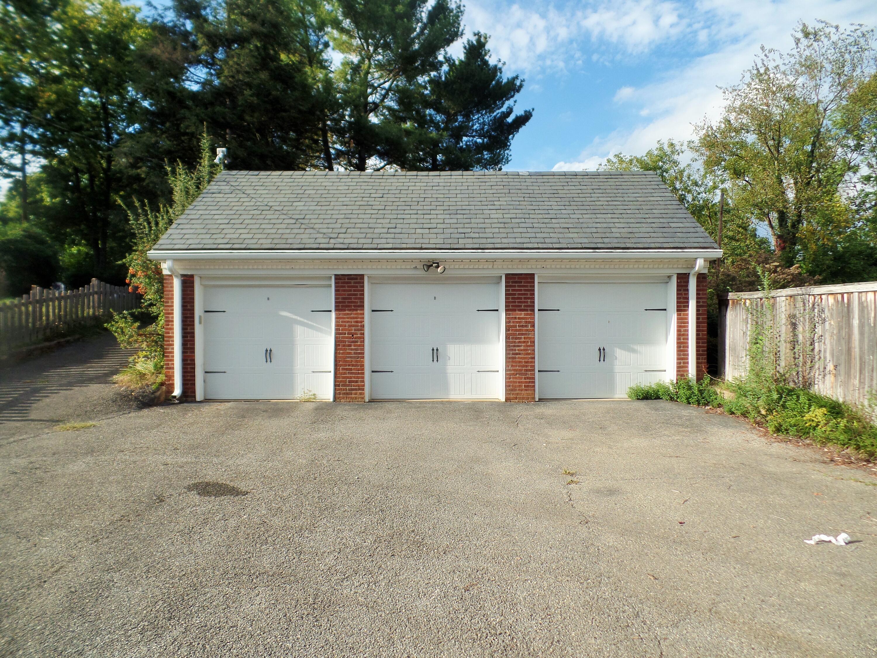 2239 Grandin Road Southwest Roanoke, VA 24015 - Photo 13 of 76 SAM_7932