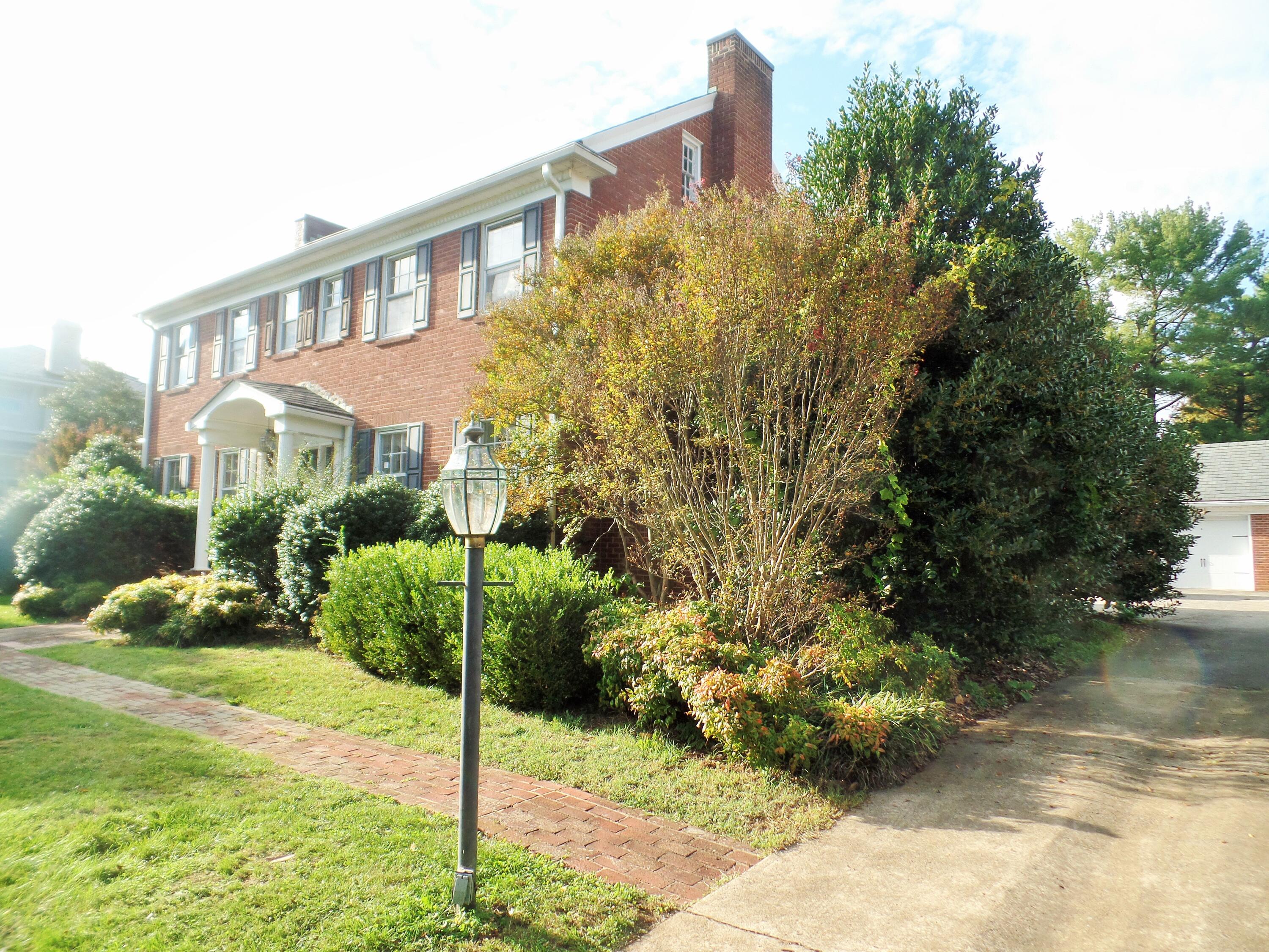 2239 Grandin Road Southwest Roanoke, VA 24015 - Photo 3 of 76 SAM_7925