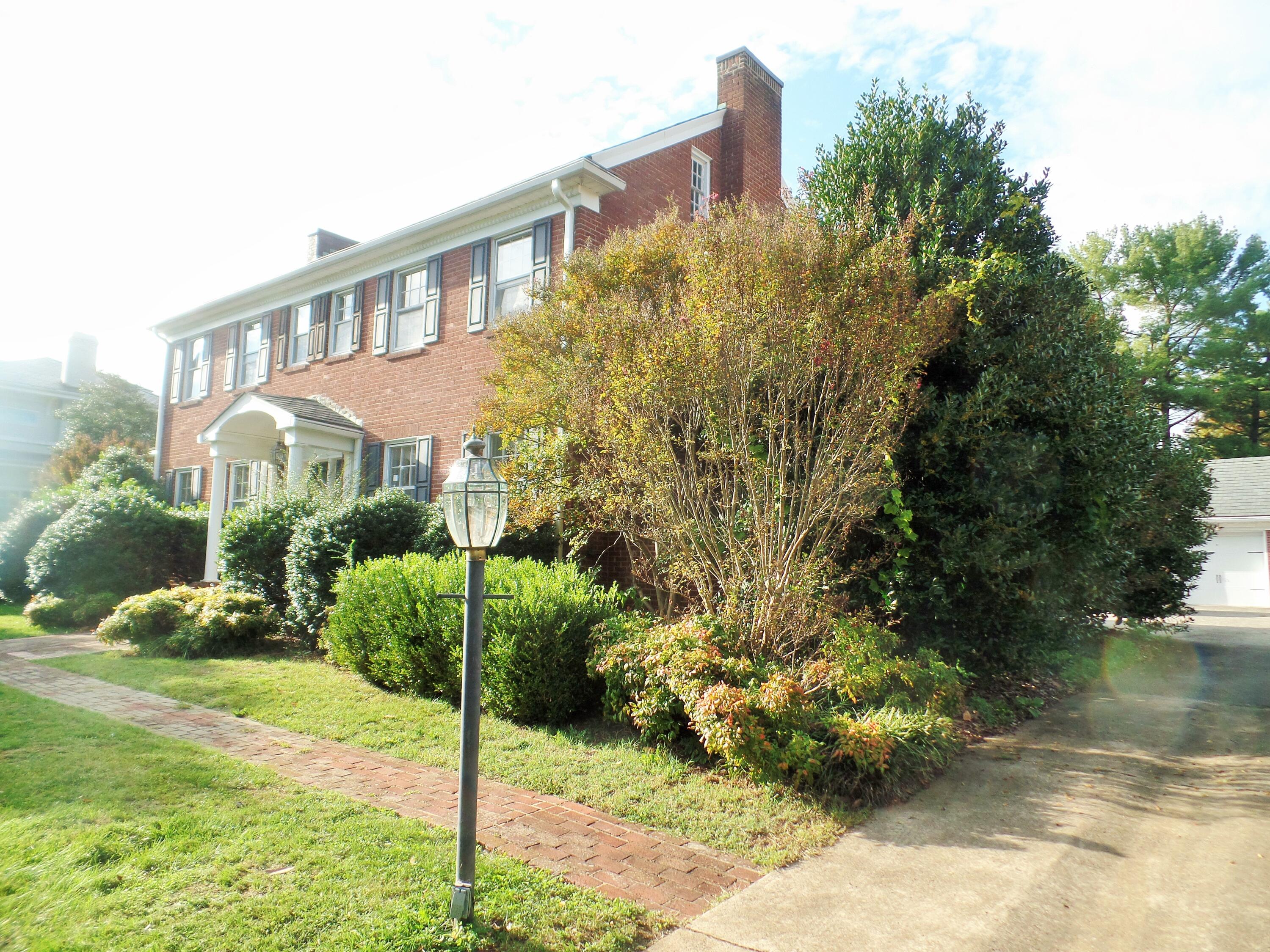 2239 Grandin Road Southwest Roanoke, VA 24015 - Photo 4 of 76 SAM_7926