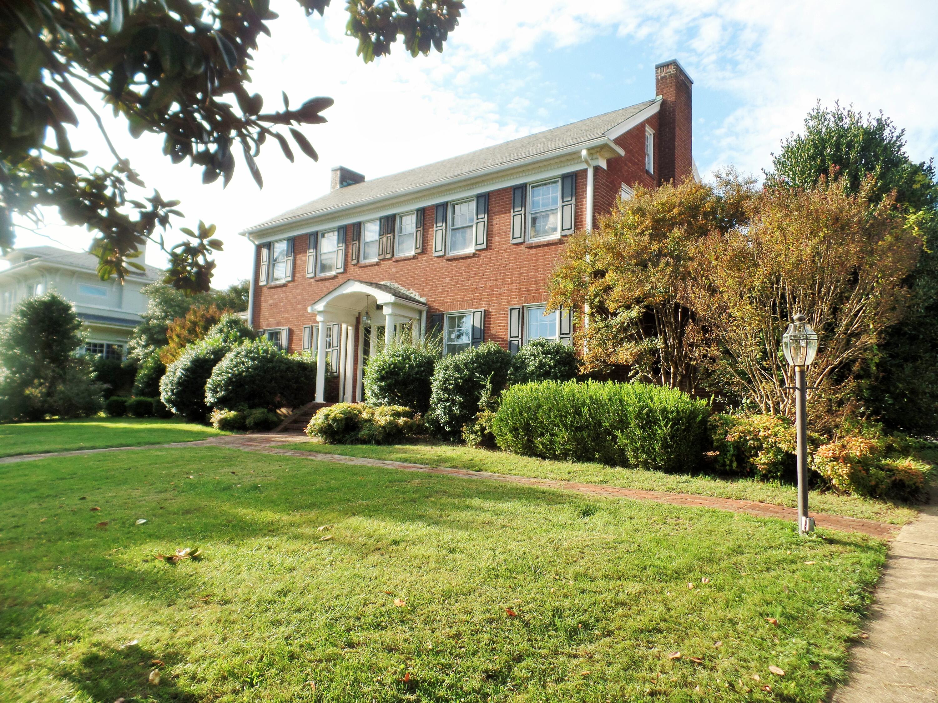2239 Grandin Road Southwest Roanoke, VA 24015 - Photo 5 of 76 SAM_7927