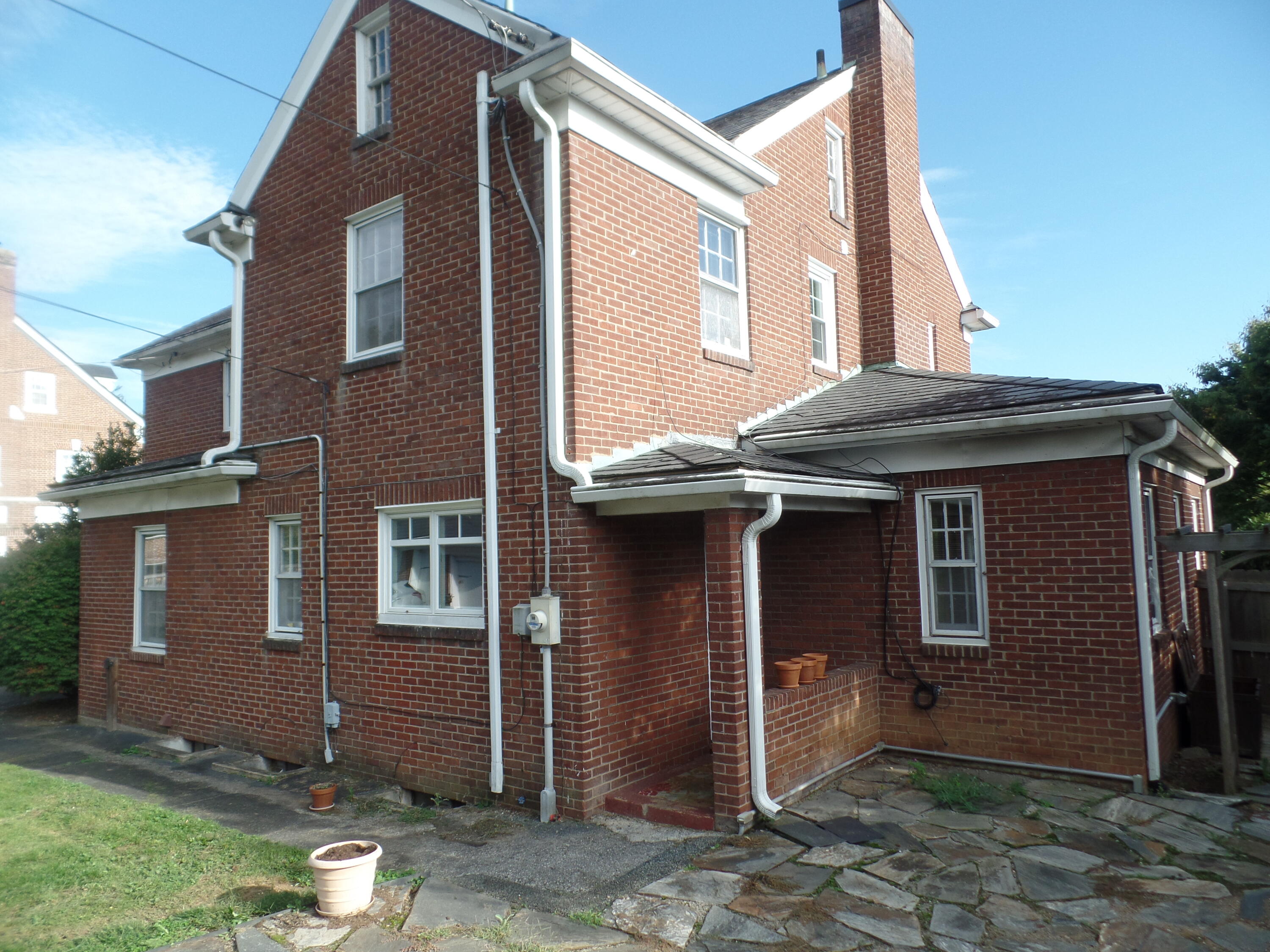 2239 Grandin Road Southwest Roanoke, VA 24015 - Photo 10 of 76 SAM_7864