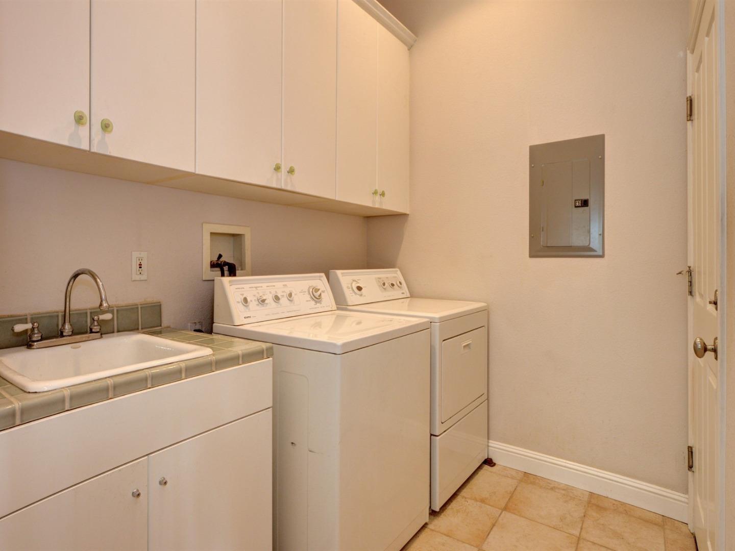 10340 Moretti Drive Cupertino, CA 95014 - Photo 9 of 18 a utility room with dryer and washer