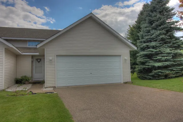 $225,000 | 2773 Ridgeview Drive, Red Wing, MN 55066