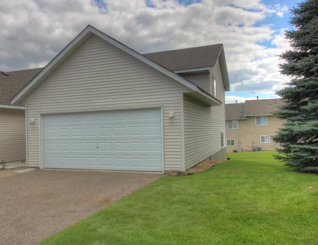 $225,000 | 2773 Ridgeview Drive, Red Wing, MN 55066
