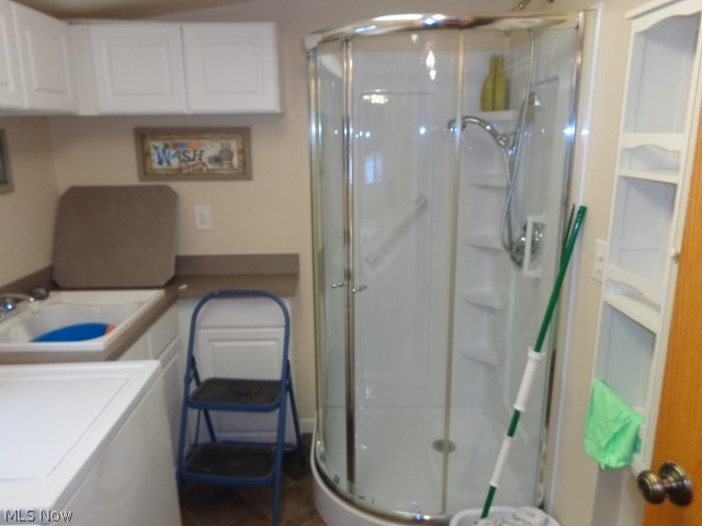 7306 Maplewood Road Parma, OH 44130 - Photo 11 of 21 Shower Stall