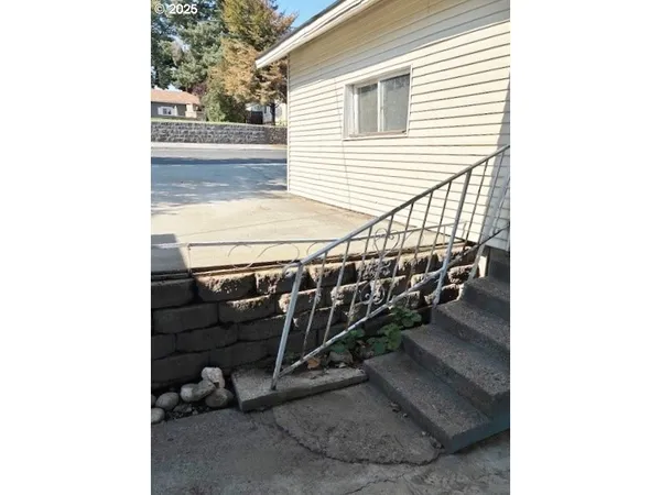 $280,000 | 913 Northwest Ellis Avenue, Pendleton, OR 97801