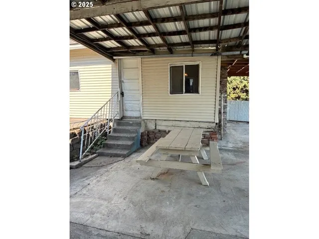 $299,000 | 913 Northwest Ellis Avenue, Pendleton, OR 97801