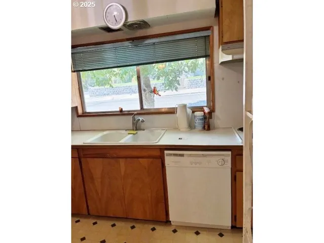 $299,000 | 913 Northwest Ellis Avenue, Pendleton, OR 97801