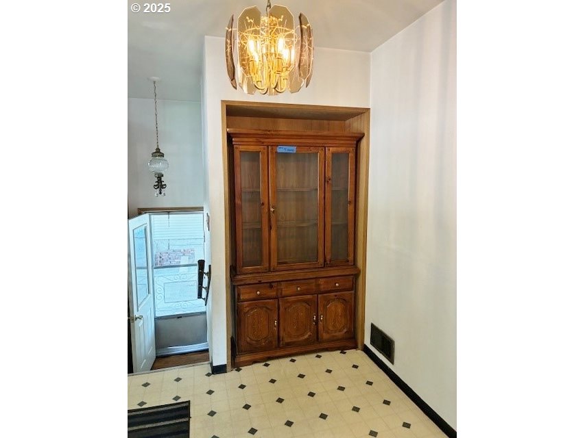 913 Northwest Ellis Avenue Pendleton, OR 97801 - Photo 8 of 26