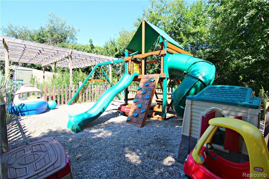 5690 General Squier Road Dryden, MI 48428 - Photo 39 of 40 jGeneral Squire Rd Playplace 2.jpg