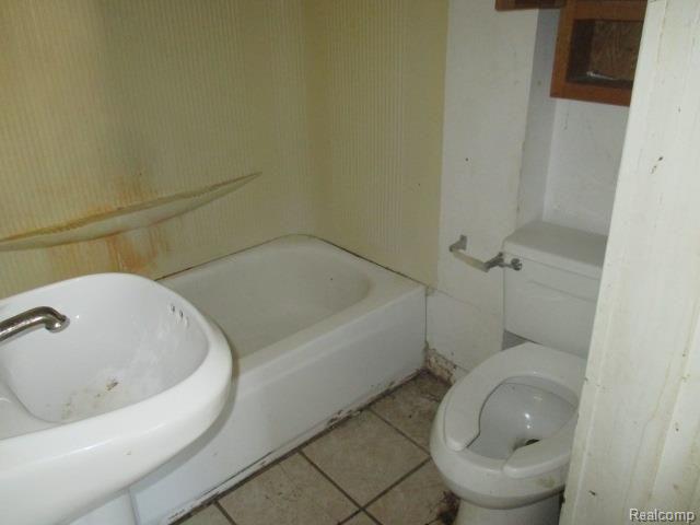 5295 Richfield Road Flint, MI 48506 - Photo 13 of 19 BATH (2).jpg