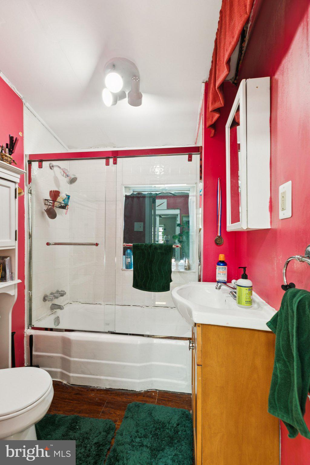 1333 Pine Street, Unit 4F Philadelphia, PA 19107 - Photo 17 of 20 a bathroom with a bathtub sink and mirror