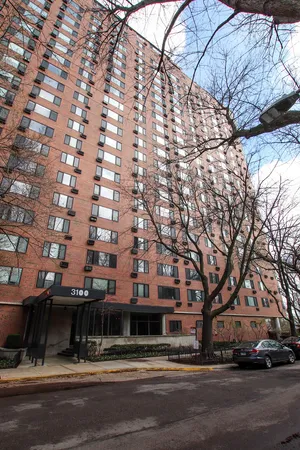 $2,800 | 3100 North Lake Shore Drive, Unit 1404, Chicago, IL 60657