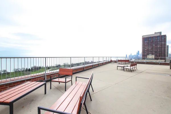 $2,800 | 3100 North Lake Shore Drive, Unit 1404, Chicago, IL 60657
