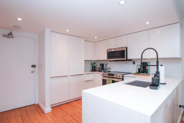 $2,800 | 3100 North Lake Shore Drive, Unit 1404, Chicago, IL 60657