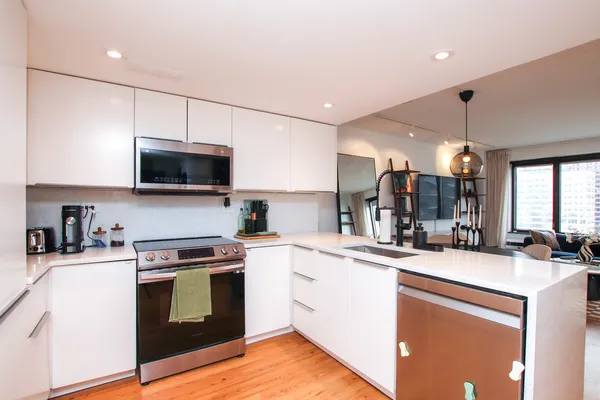 $2,800 | 3100 North Lake Shore Drive, Unit 1404, Chicago, IL 60657