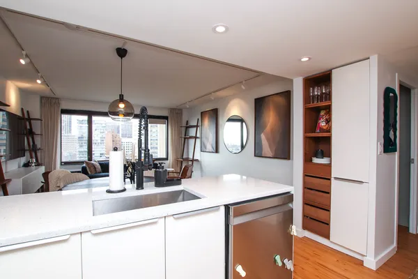 $2,800 | 3100 North Lake Shore Drive, Unit 1404, Chicago, IL 60657