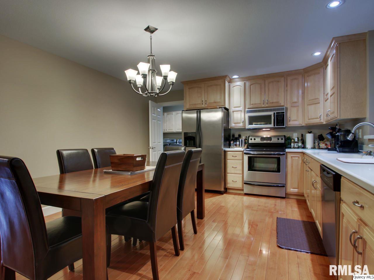 3984 Abbey Ridge Court Quincy, IL 62305 - Photo 8 of 25 Gallery Image 8