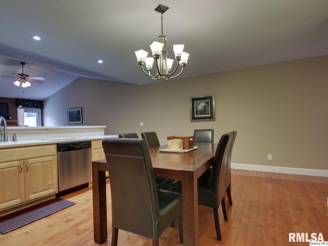 3984 Abbey Ridge Court Quincy, IL 62305 - Photo 9 of 25 Gallery Image 9